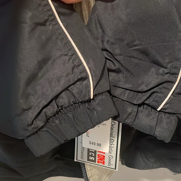 Vintage Men’s Windbreaker - Picture 7 of 9